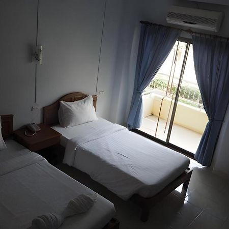 Ritzy House Hotel Chumpon Extérieur photo