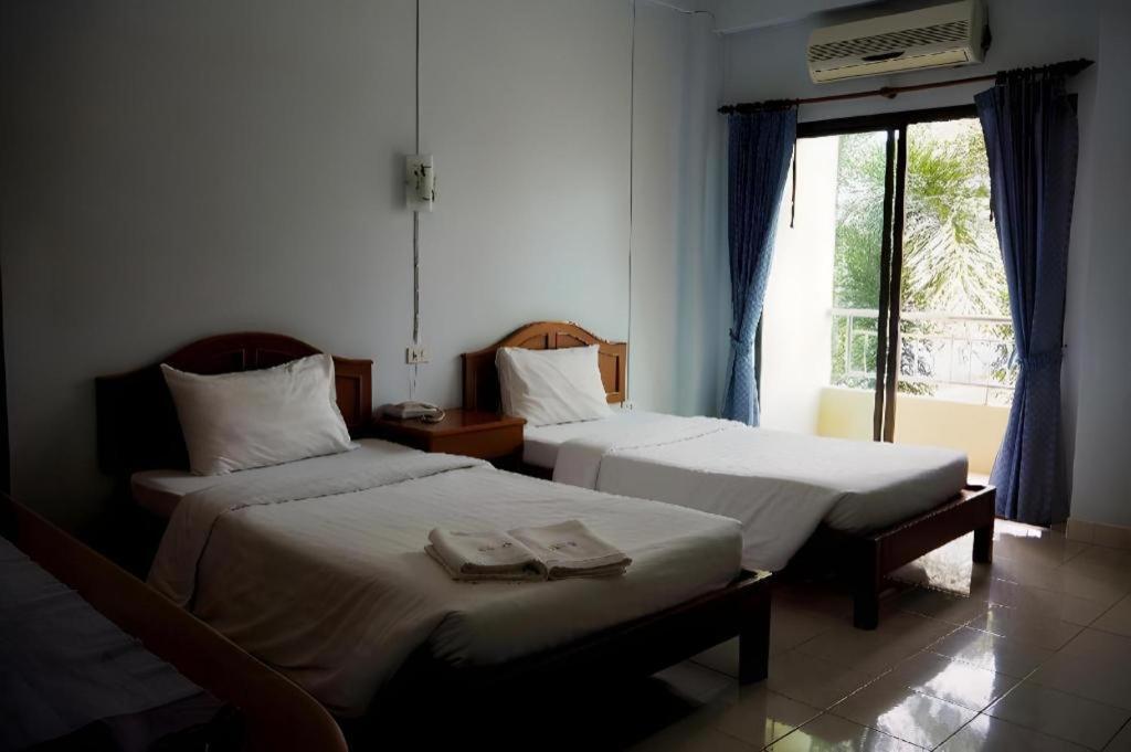 Ritzy House Hotel Chumpon Extérieur photo