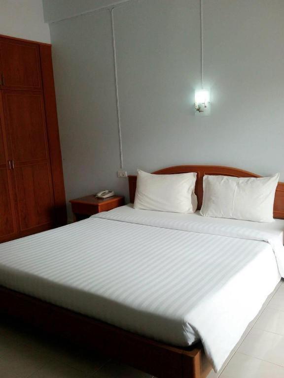 Ritzy House Hotel Chumpon Extérieur photo