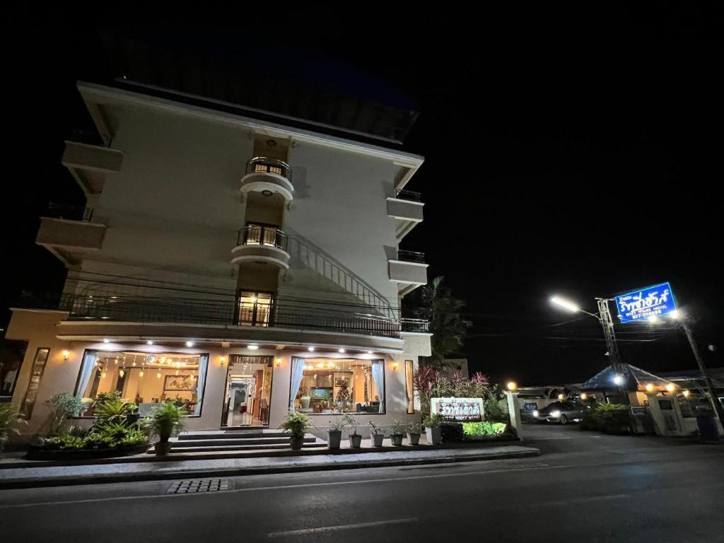 Ritzy House Hotel Chumpon Extérieur photo