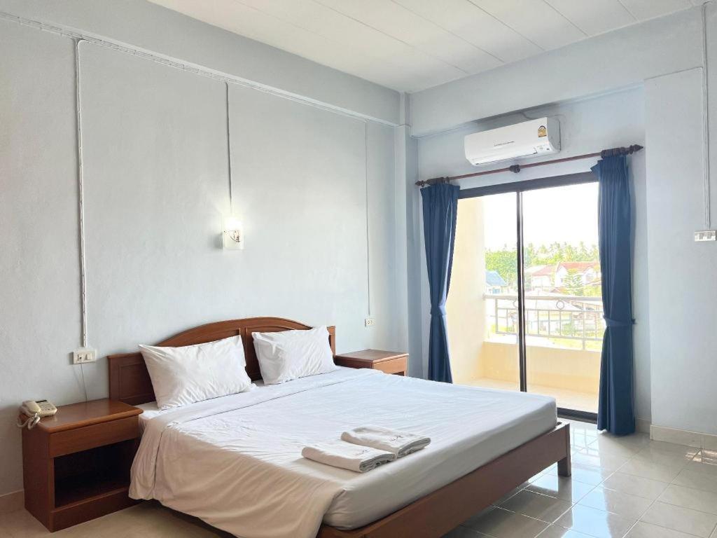 Ritzy House Hotel Chumpon Extérieur photo
